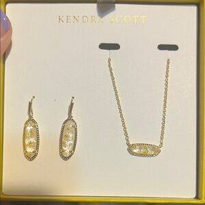 Kendra Scott Gold and White Earrings and Necklace Set white/Yellow Flowers NIB